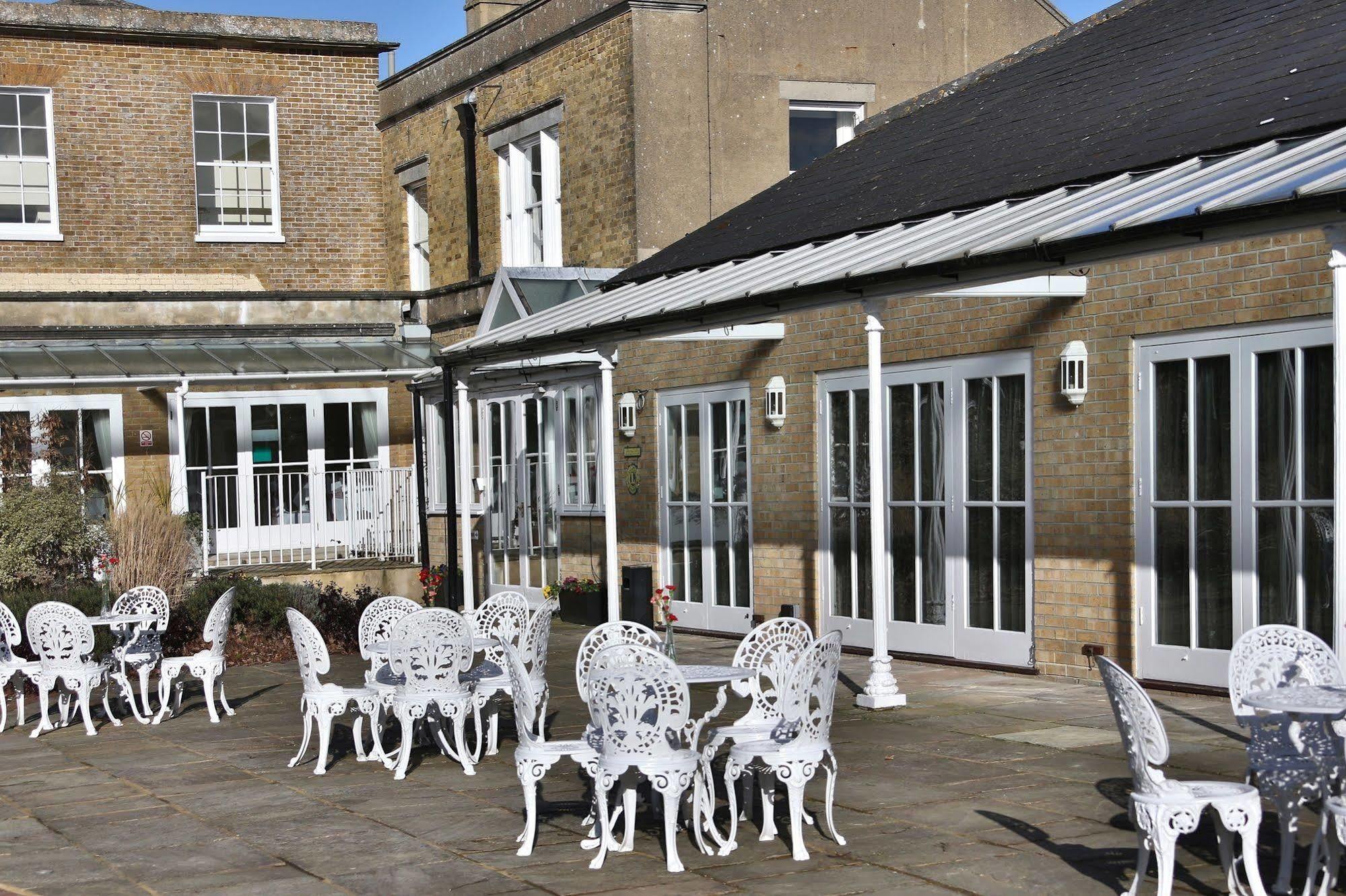 Hadlow Manor Exterior foto